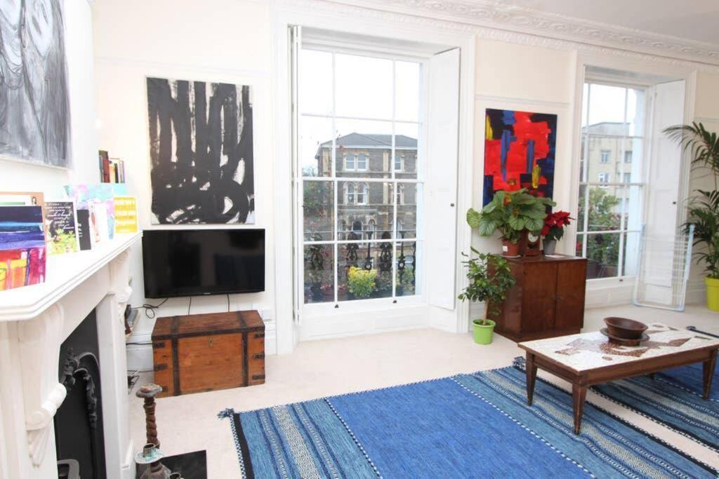 Stunning Arty Apartment In The Heart Of Clifton Bristol Exterior foto